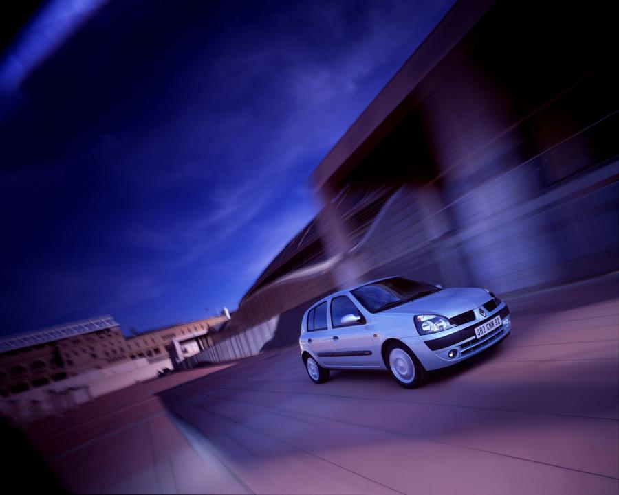  Renault Clio 3-Door 2001 года  (фото 27 из 58)